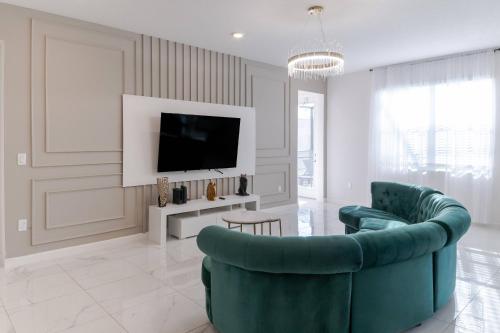 Sophisticated 9 bedroom close to Disney – khách sạn tại Kissimmee