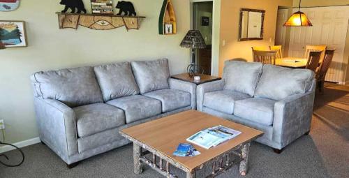 Charming 1BDR Condo w Spectacular Golf Course View - 5518 - image 12