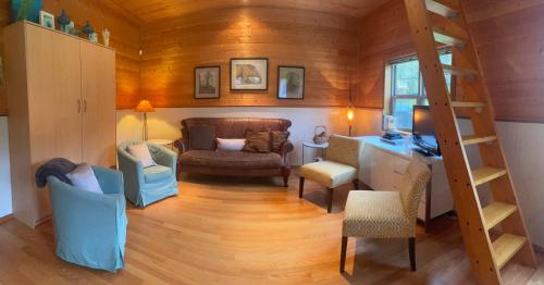 Acre By the Sea Guest Suite in Sooke, Canada