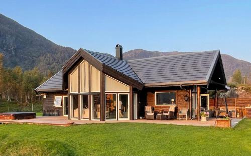 Stāva plāns, Sunny Cabin With Fjord Views In Redal in Naustdal