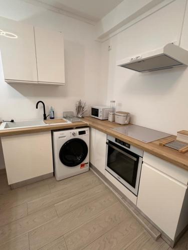 Kitchen, Hebergement La solitude in Les Abymes