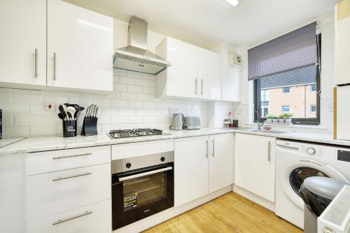 2BR Flat with Free Parking in Central Location, Glasgow (photo 9)