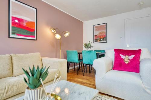 2BR Flat with Free Parking in Central Location, Glasgow (photo 7)