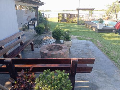 Casa da lagoa com rampa para embarcações