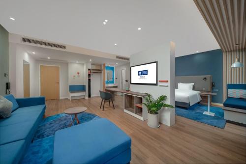 room detail thumbnail 2