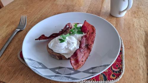 طعام و مشروبات, Blackburn Lake Bed and Breakfast in فوريست هيل