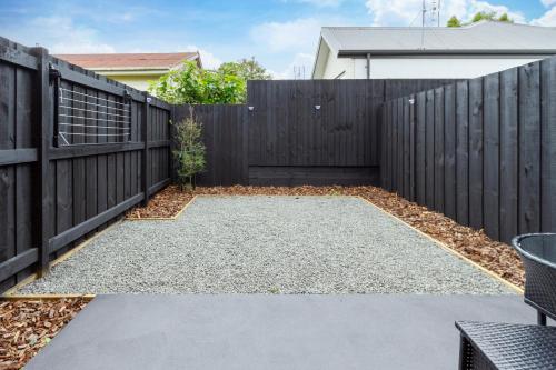 Balcony/terrace, Bright & Spacious 2BR near Ara Institute and CBD in Phillpstown