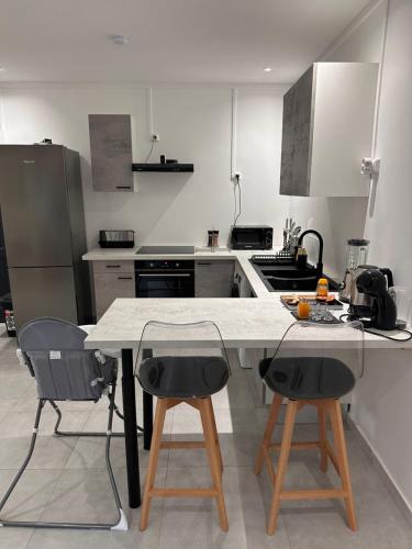 Kitchen, Hebergement La solitude in Les Abymes