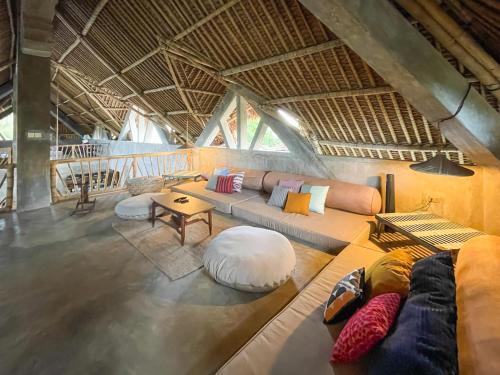 Shared lounge/TV area, Baia Nest Villa 2nd FLOOR and LOFT within Self-Service Villa Near the Beach, Pet Friendly with a Fee in Bacon District