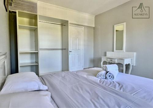 Villa AZURE, 2 min de la plage de Bain Bœuf, climatisée, piscine commune