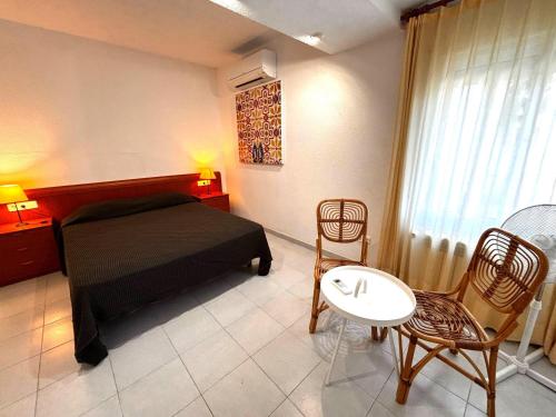 Apartamento de 2 habitaciones en L'Estartit con piscina y aire acondicionado - ES-323-13 - image 3