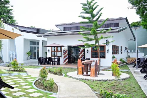Crown of the Orient Beach Resort in Gloria