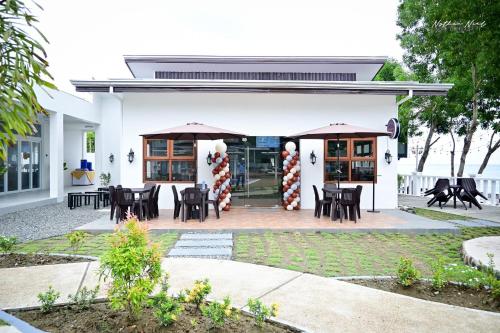 Crown of the Orient Beach Resort in Gloria
