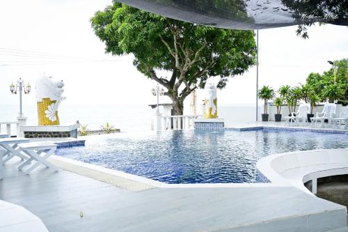 Crown of the Orient Beach Resort in Gloria