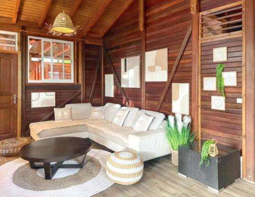 Maison charmante proche de Petit-Bourg avec vue montagne in เปอตี บูร์จ
