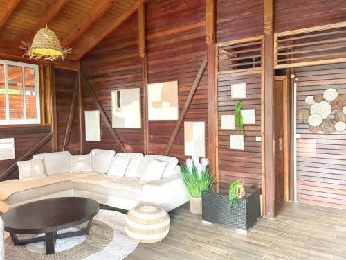 Maison charmante proche de Petit-Bourg avec vue montagne in เปอตี บูร์จ