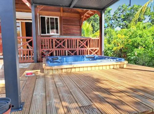 Maison charmante proche de Petit-Bourg avec vue montagne in เปอตี บูร์จ