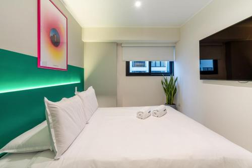 Electric Daisy 1BR by Geko