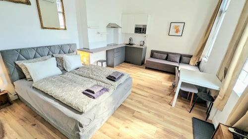 1 double bed, 1 twin bed