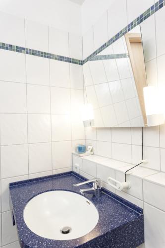 Hotel MIT-MENSCH Room Type - Twin Room with Shower