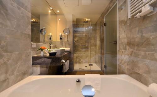 Best Western Plus Delta Park Hotel - image 39