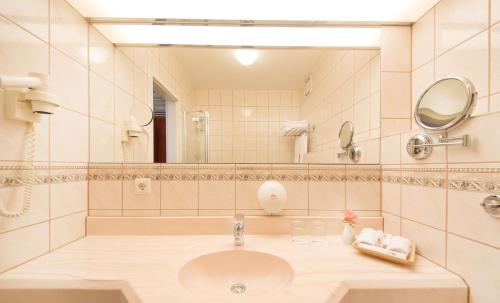 Best Western Plus Delta Park Hotel - image 35