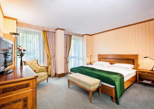Best Western Premier Grand Hotel Russischer Hof - image 5