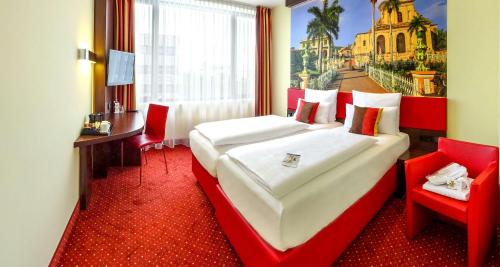 1 double bed, 2 twin beds