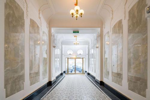 ทัศนียภาพภายนอกโรงแรม, เบสต์ เวสเทิร์น พลัส เซเลบริตี้ สวีท (Best Western Plus Celebrity Suites) near ดานูบทาวเวอร์