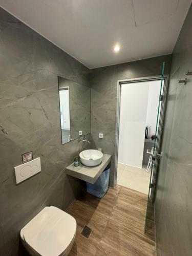 Madaky Hotel - image 2