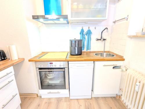 Apartment with AC, full kitchen, self check in, parking, 8 min to SAP campus, Wi Fi in Walldorf