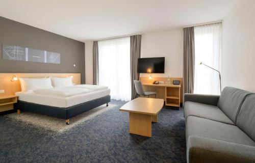 Queen Room with Roll-In Shower - Second Floor/Disability Access/Non-Smoking
