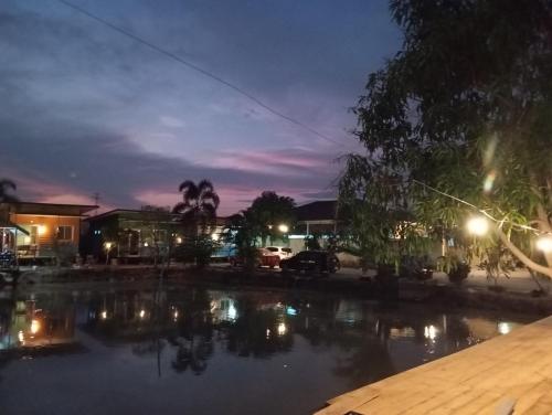 บ่อตกปลาเพียงรักและที่พัก บ่อตกปลาเพียงรักและที่พัก