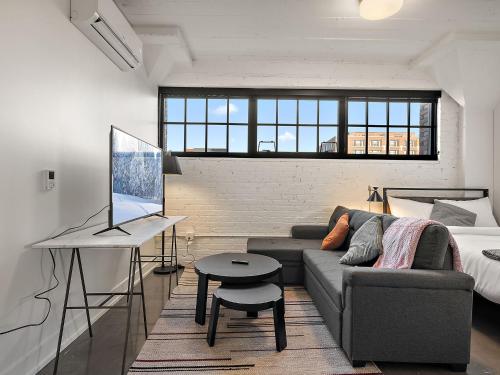 CozySuites NLG - Modern studio condo #28