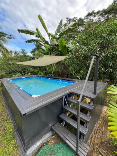 Idyllic, private, riverside Container Home, San Antonio (Foto 3)