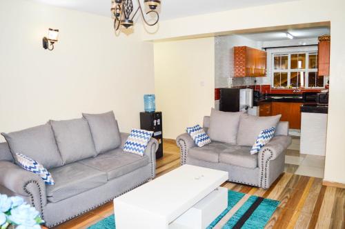 المرافق, Roma Stays - Charming 2BR Ensuite Apartment Opp Garden City Mall in إيسلي
