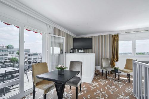 Maison Astor Paris Curio Collection by Hilton - image 8