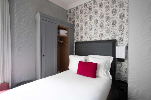 Maison Astor Paris Curio Collection by Hilton - image 4