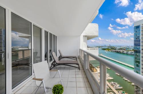 DoubleTree by Hilton Grand Hotel Biscayne Bay - 발코니/테라스