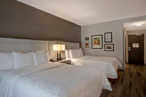Queen Room image 2