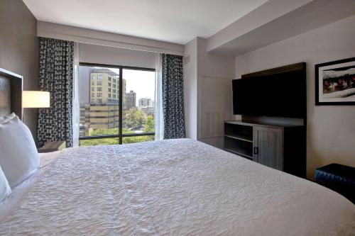 One-Bedroom King Suite - Non-Smoking image 2