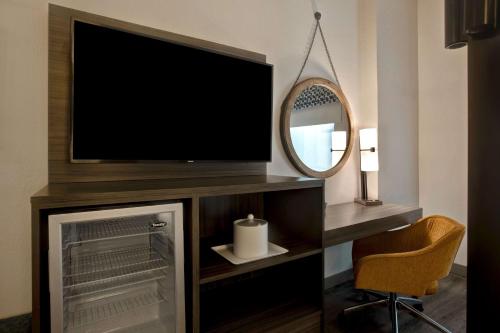 Queen Room with Bunk Bed image 3