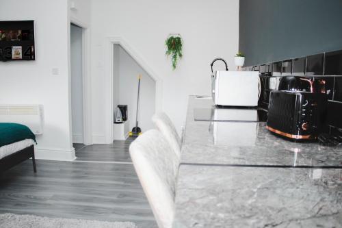 Contractor Studio - Liverpool L5 - Sleeps 3, Liverpool (photo 7)
