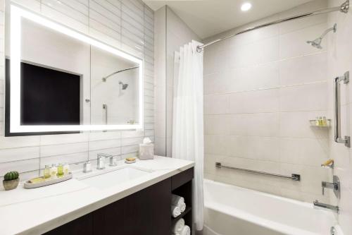 King Room image 8