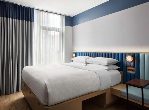 King Room image 4