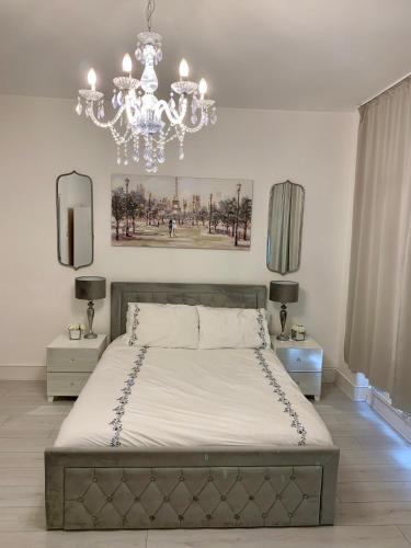 Supreme Apartment - Near Tube Stations, Free Parking & Air Conditioning