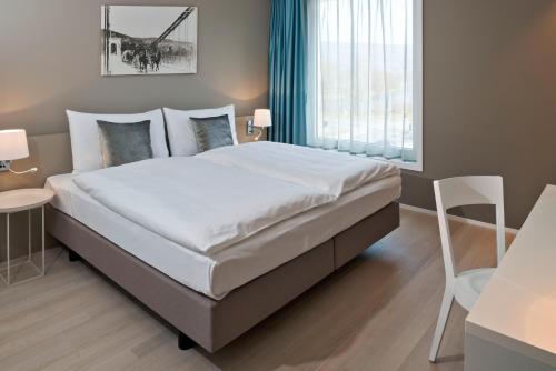 Hotel Kettenbrucke The 4-star Hotel Kettenbrücke offers comfort and convenience whether youre on business or holiday in Aarau. The hotel offers guests a range of services and amenities designed to provide comfort and 