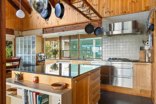 Cocina, Hazel beach house - 4mins to beach 20min to Broulee in Moruya