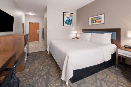 Quality Inn - image 14