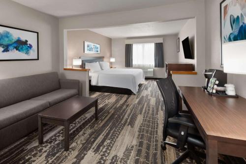 Quality Inn - image 13